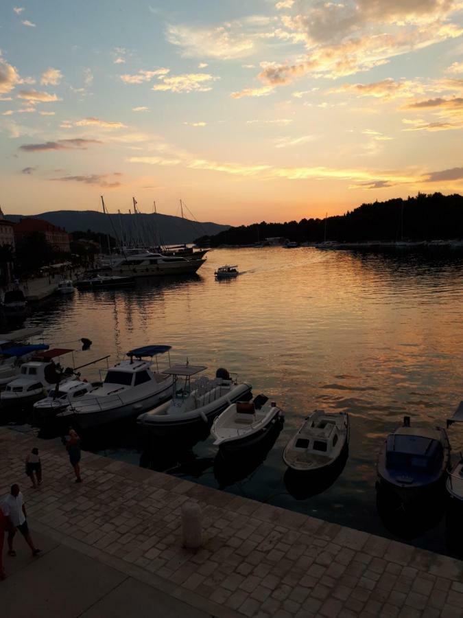 Apartment House At The Seafront Stari Grad (Hvar)