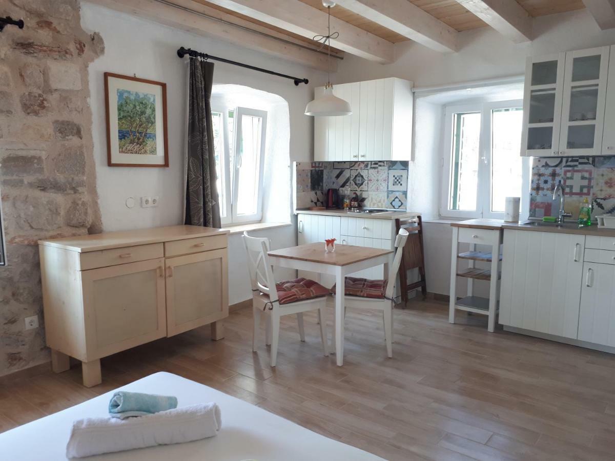 House At The Seafront Apartment *
